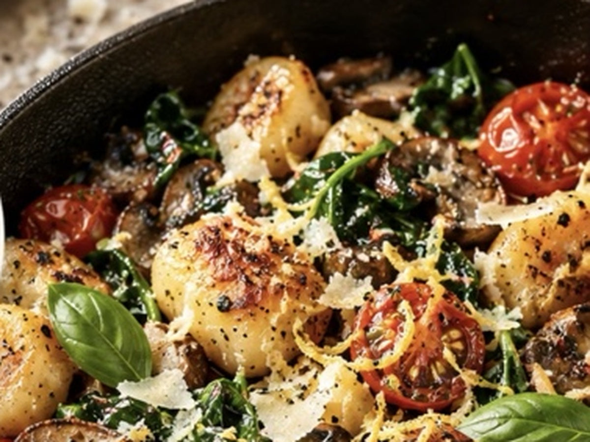 Knusprige Gnocchi mit Champignons, Cherrytomaten, Babyspinat und Parmesan – Weekend Rezept