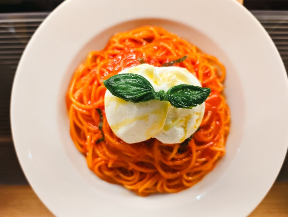 Tomaten-Burrata Pasta mit Basilikum – Weekend Rezept