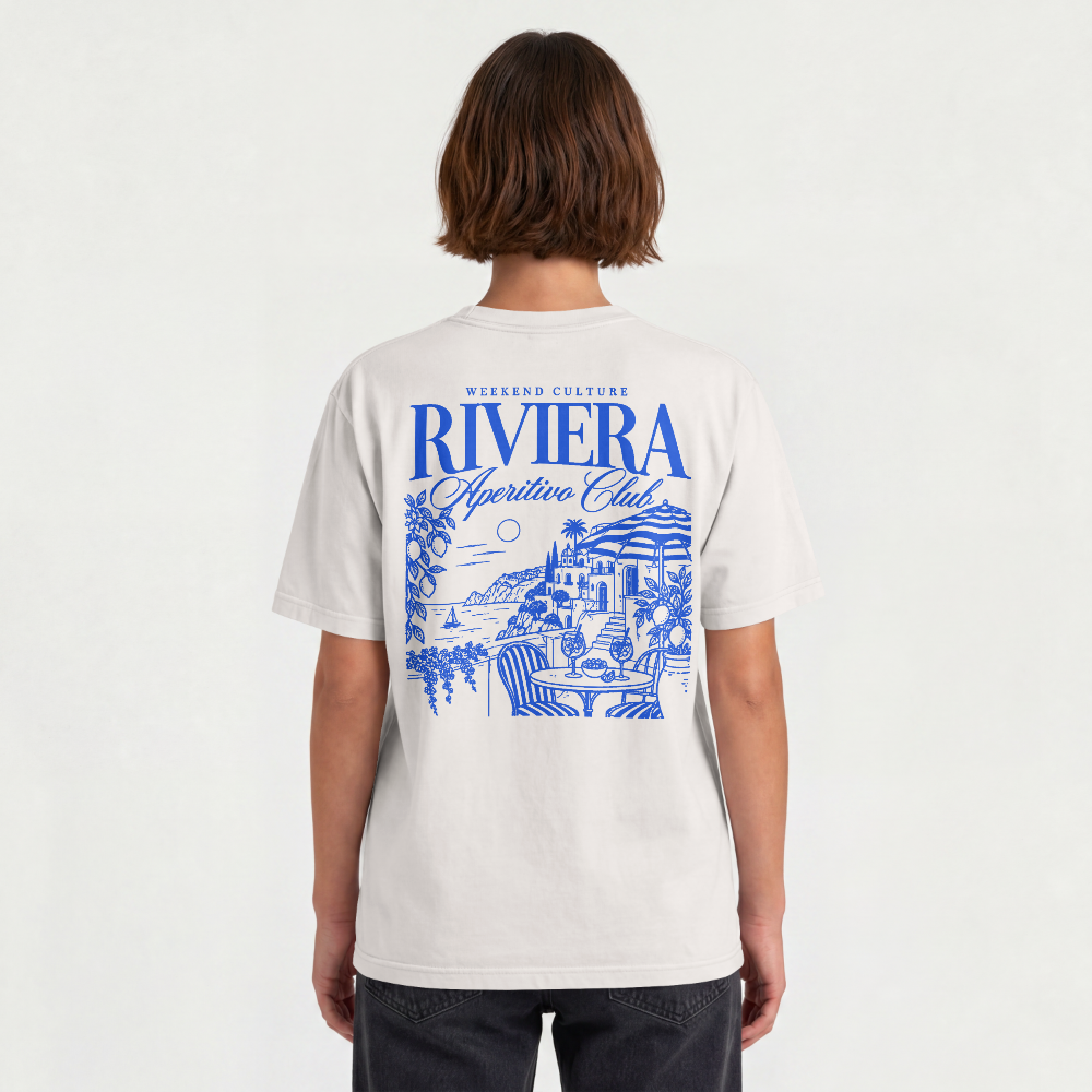 Riviera Aperitivo Club Oversized Tee – Modelansicht Rückseite – Natural Raw
