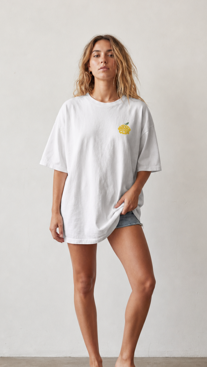 Fruit Frontprint Oversized Shirt – Modelansicht Vorderseite – Natural Raw