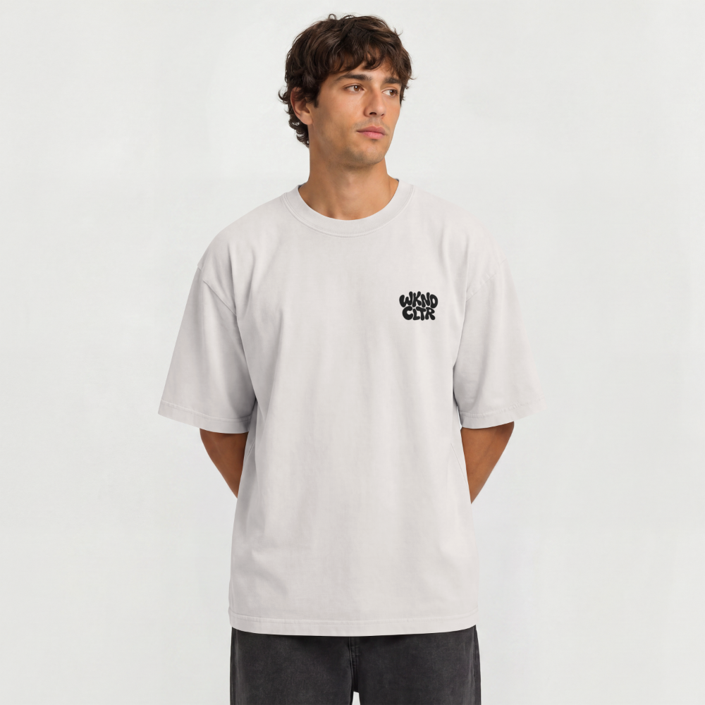 Coffee Party Oversized Shirt – Modelansicht Vorderseite – Natural Raw